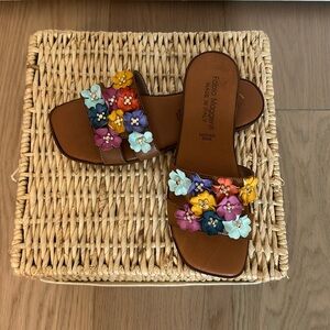 Fablo Maggenti flats - colorful floral tops. Size 7.5 in great shape.